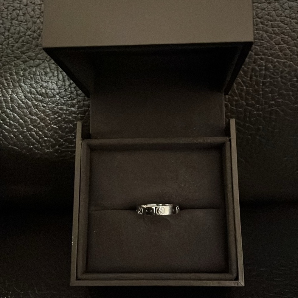 Gucci unisex GG logo Icon Thin 18k white gold band Ring - Picture 3 of 7